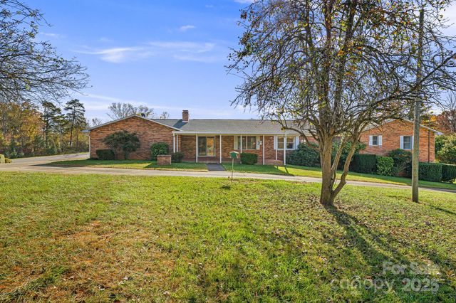 7 Brookshire Road, Leicester, NC 28748