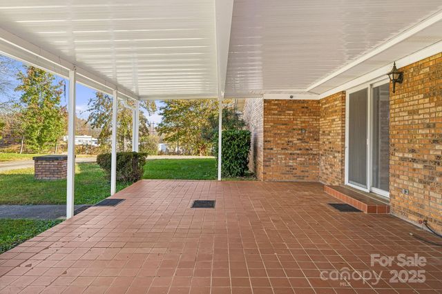 7 Brookshire Road, Leicester, NC 28748