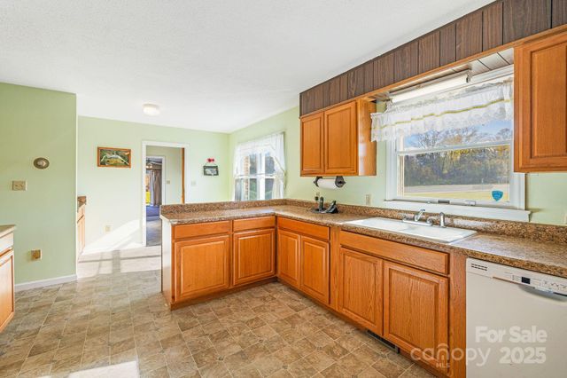 7 Brookshire Road, Leicester, NC 28748