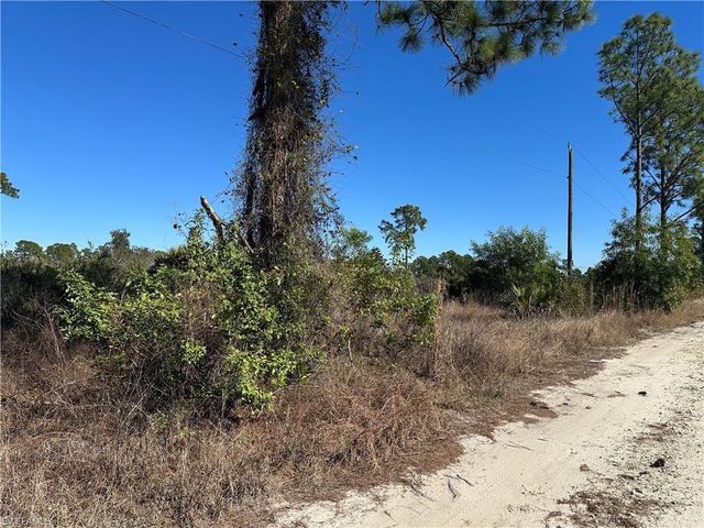 7896 1st PL, Labelle, FL 33935