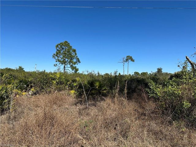 7896 1st PL, Labelle, FL 33935