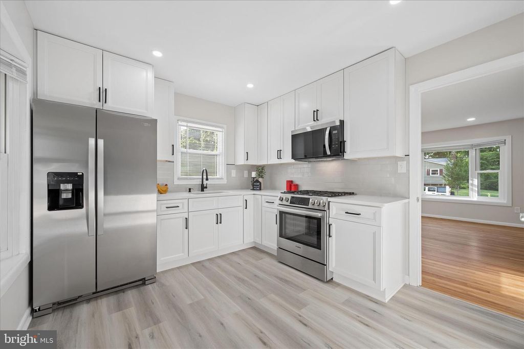 Image 10 of property listing at 115 WOODLAND RD, Gaithersburg, MD 20877