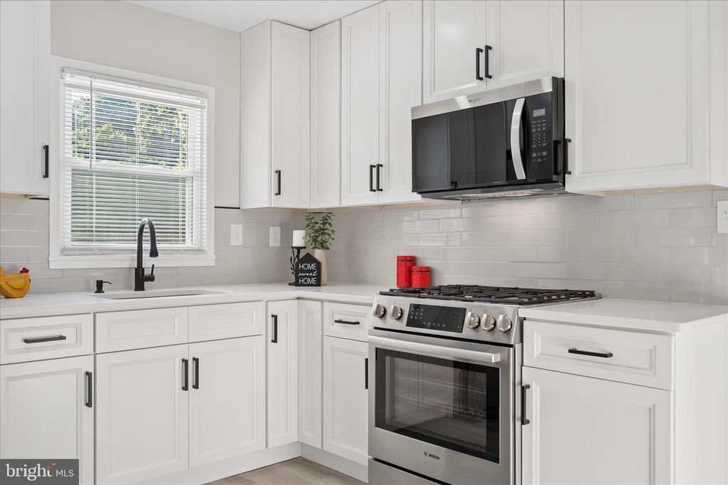 Image 11 of property listing at 115 WOODLAND RD, Gaithersburg, MD 20877
