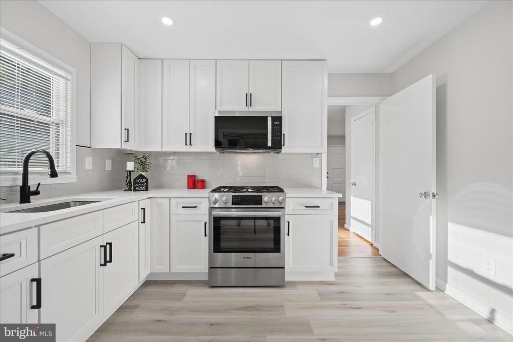 Image 12 of property listing at 115 WOODLAND RD, Gaithersburg, MD 20877
