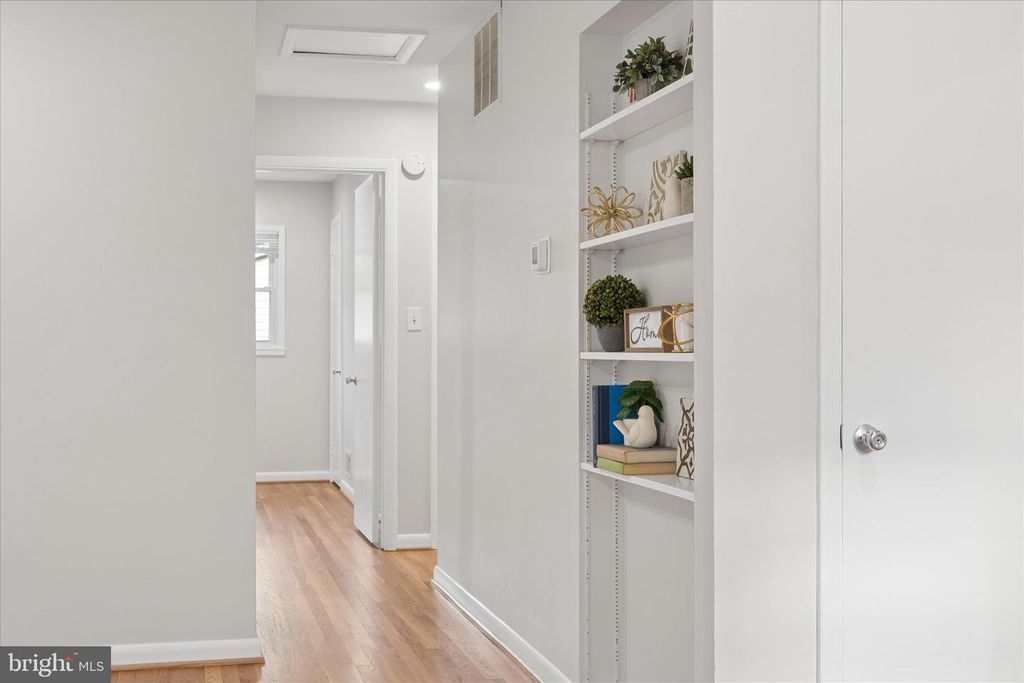 Image 14 of property listing at 115 WOODLAND RD, Gaithersburg, MD 20877