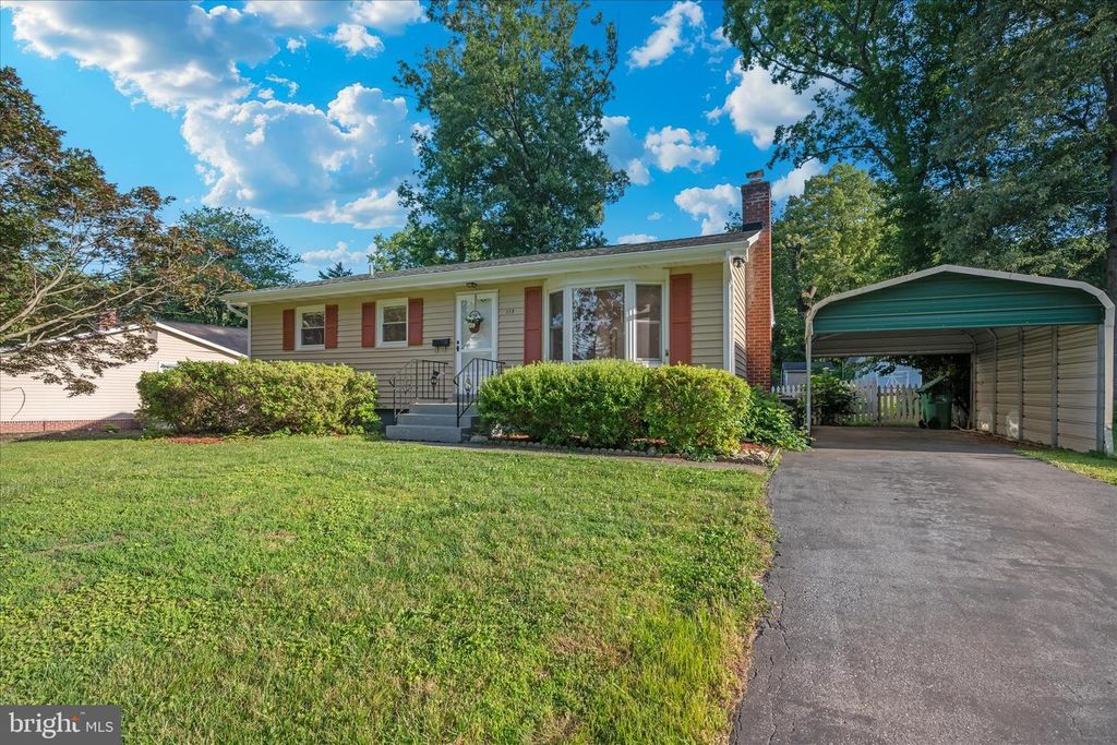 Image 2 of property listing at 115 WOODLAND RD, Gaithersburg, MD 20877