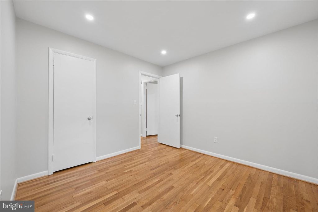 Image 20 of property listing at 115 WOODLAND RD, Gaithersburg, MD 20877
