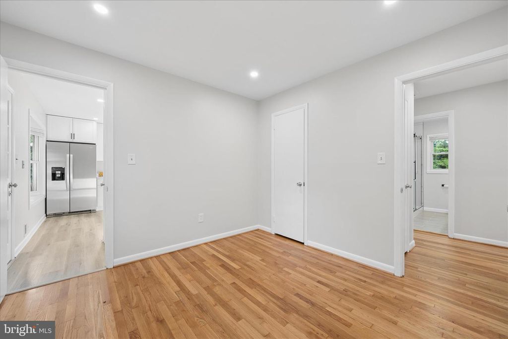 Image 21 of property listing at 115 WOODLAND RD, Gaithersburg, MD 20877