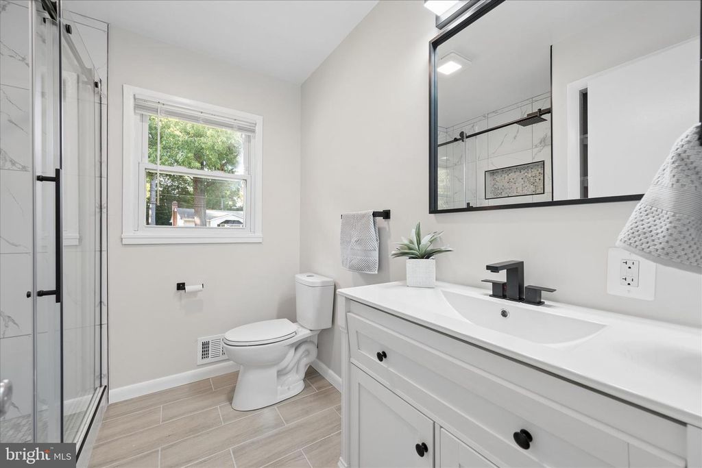 Image 23 of property listing at 115 WOODLAND RD, Gaithersburg, MD 20877