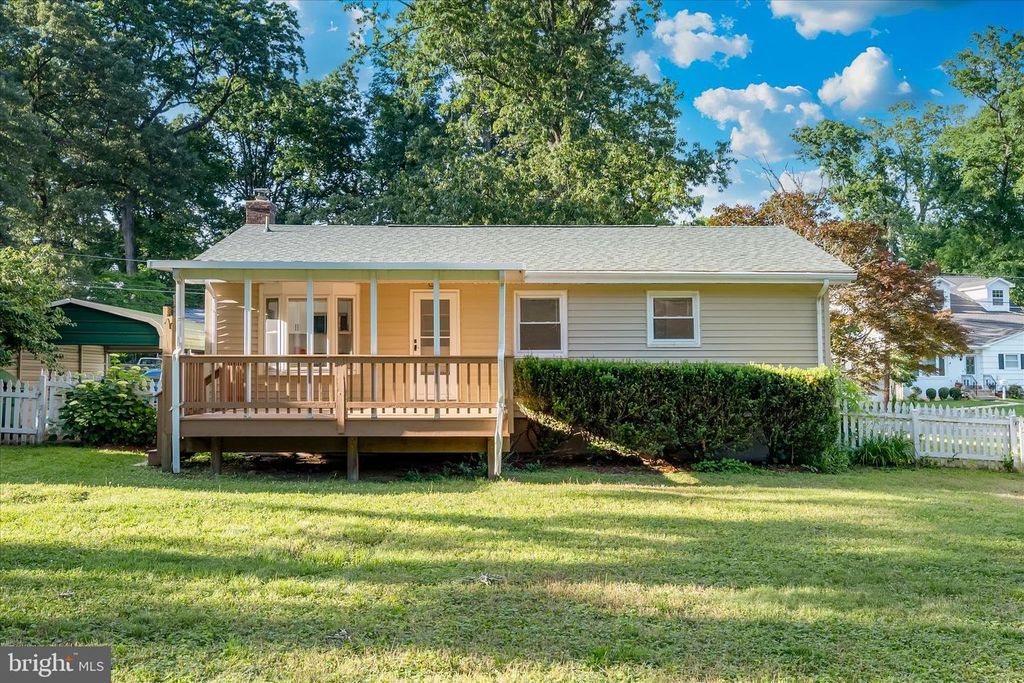 Image 25 of property listing at 115 WOODLAND RD, Gaithersburg, MD 20877