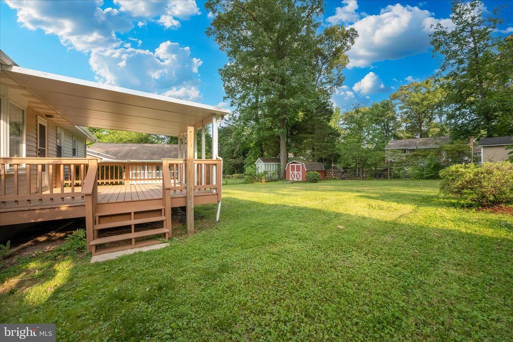 Image 28 of property listing at 115 WOODLAND RD, Gaithersburg, MD 20877