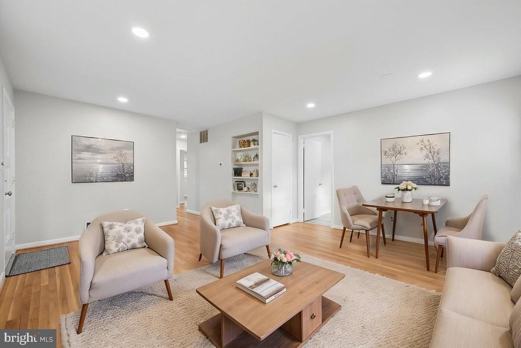 Image 3 of property listing at 115 WOODLAND RD, Gaithersburg, MD 20877