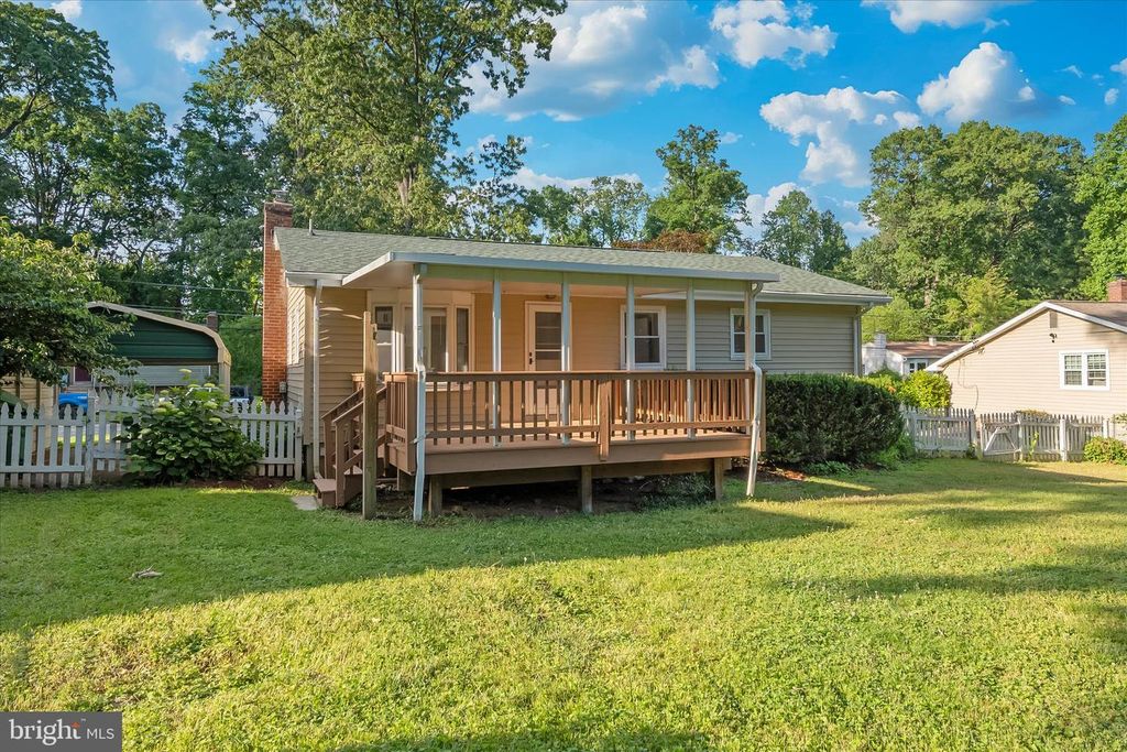 Image 30 of property listing at 115 WOODLAND RD, Gaithersburg, MD 20877