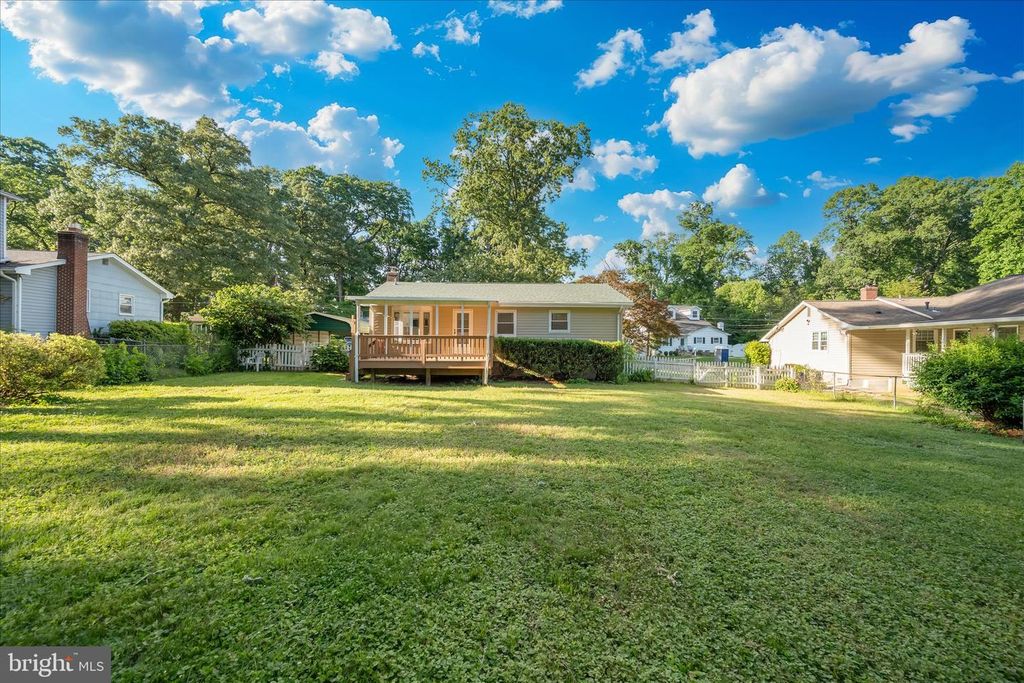 Image 31 of property listing at 115 WOODLAND RD, Gaithersburg, MD 20877