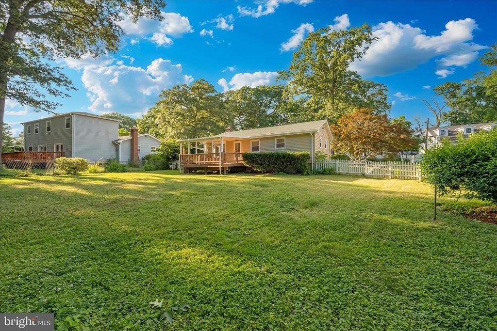 Image 32 of property listing at 115 WOODLAND RD, Gaithersburg, MD 20877