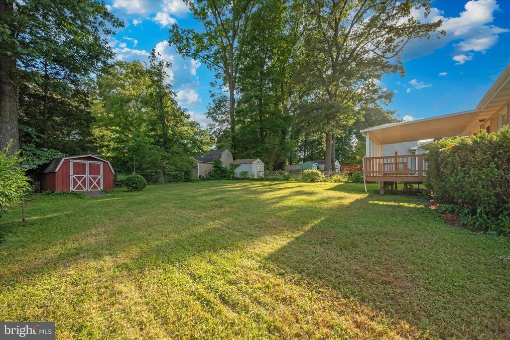 Image 33 of property listing at 115 WOODLAND RD, Gaithersburg, MD 20877