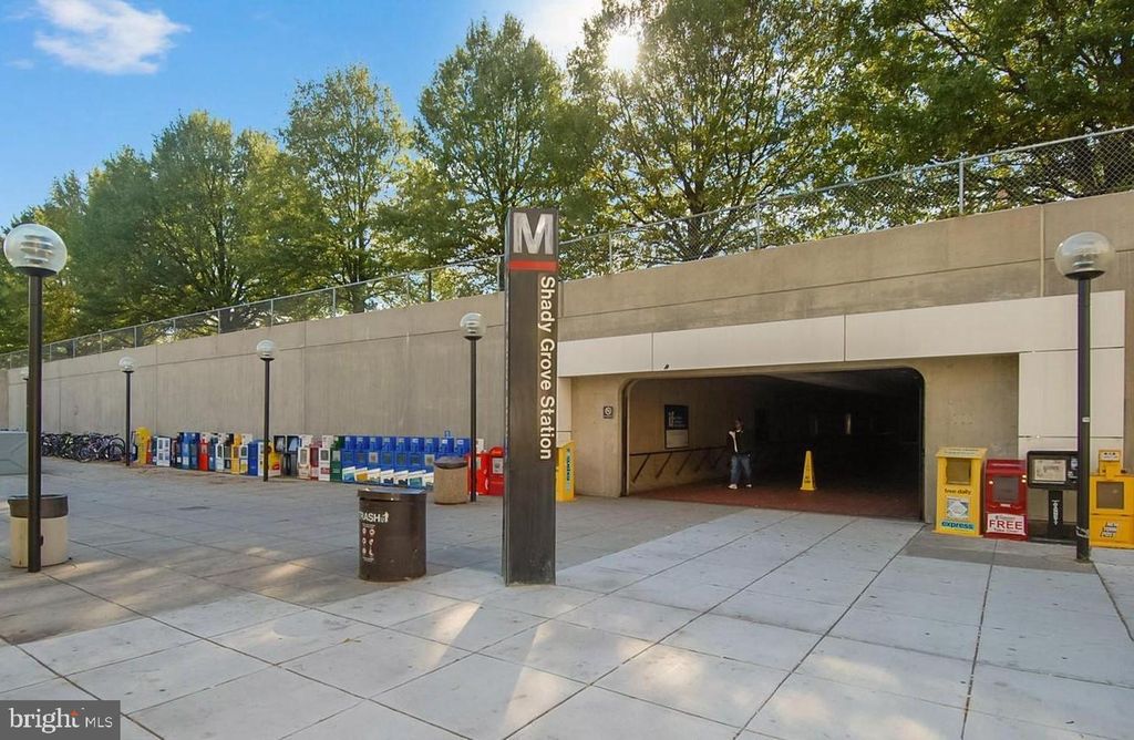 Image 35 of property listing at 115 WOODLAND RD, Gaithersburg, MD 20877