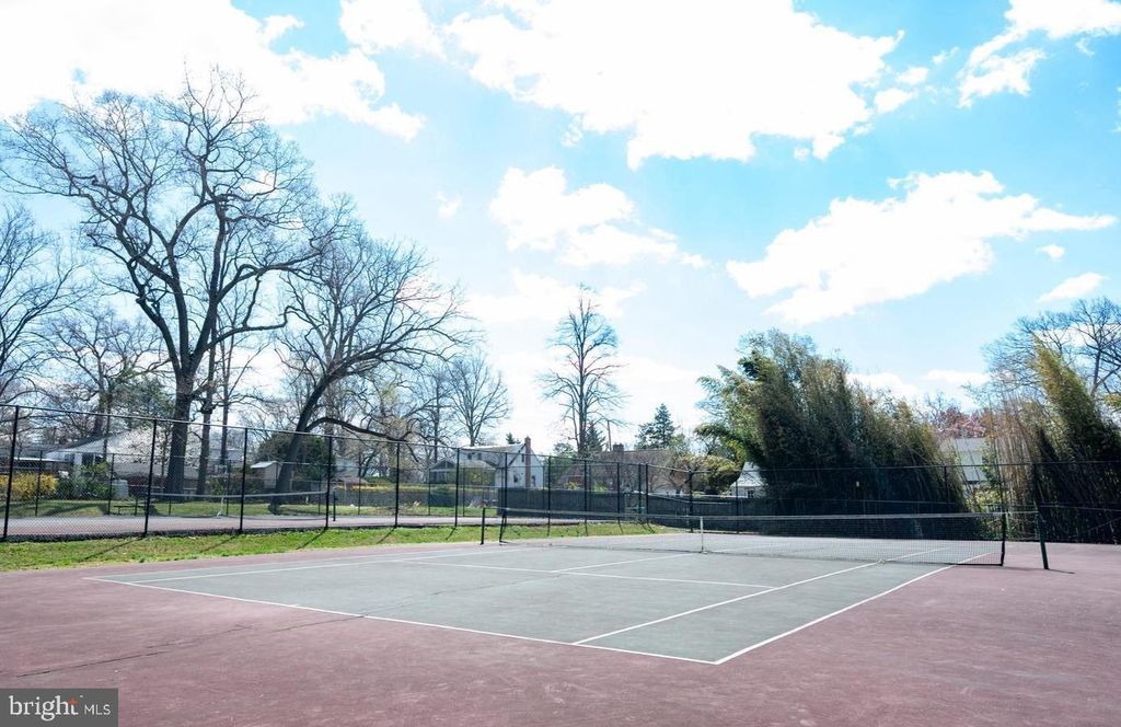 Image 39 of property listing at 115 WOODLAND RD, Gaithersburg, MD 20877