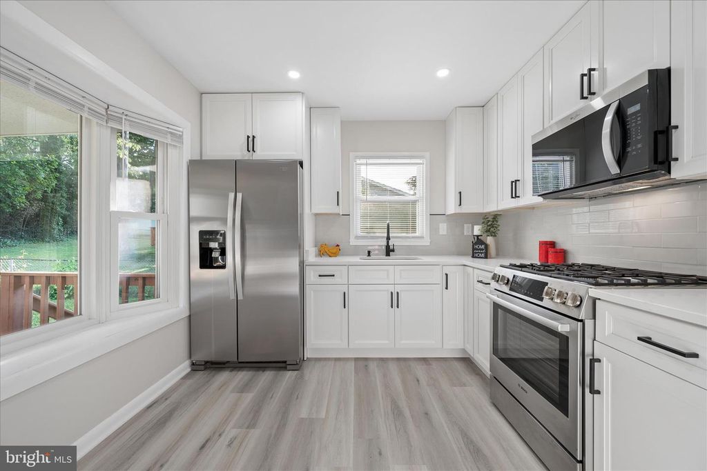 Image 9 of property listing at 115 WOODLAND RD, Gaithersburg, MD 20877