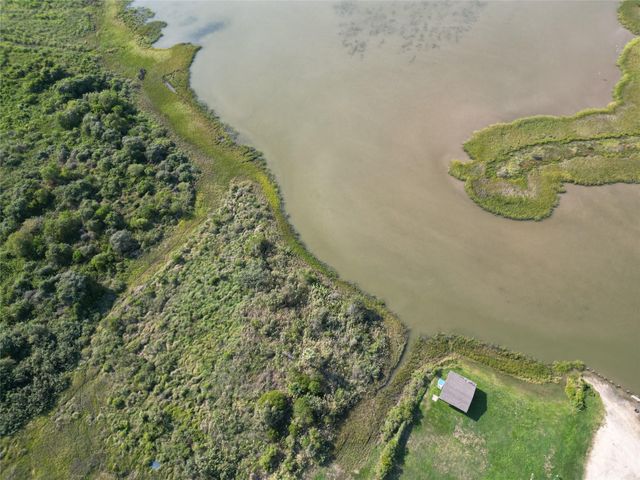 1055 N Deens Street, Gilchrist, TX 77617