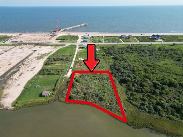 1055 N Deens Street, Gilchrist, TX 77617