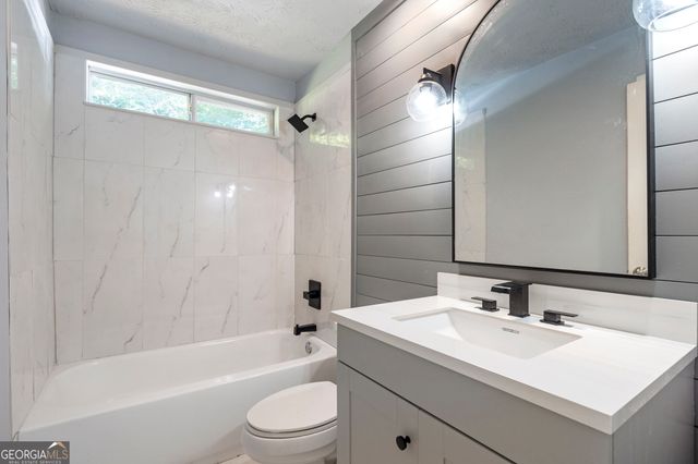 4238 Riviere Point, Gainesville, GA 30507