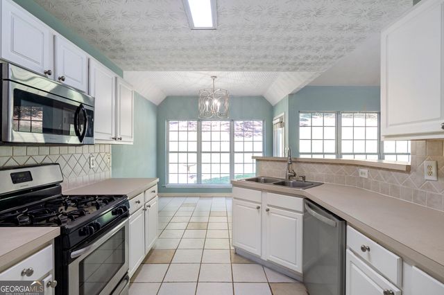 4238 Riviere Point, Gainesville, GA 30507