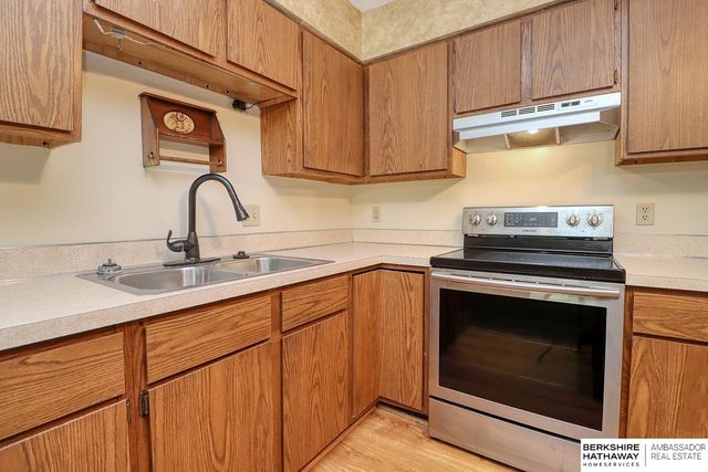 604 G Street, Eagle, NE 68347