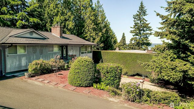 425 SW 183rd Street, Normandy Park, WA 98166