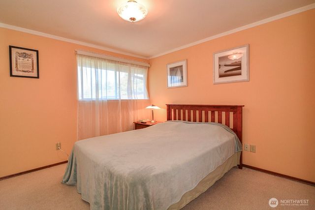 425 SW 183rd Street, Normandy Park, WA 98166