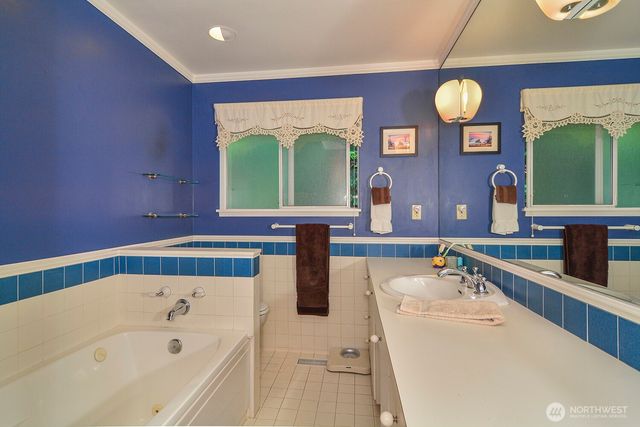 425 SW 183rd Street, Normandy Park, WA 98166