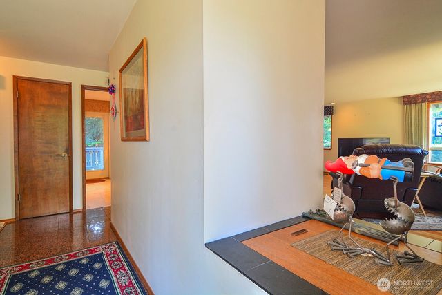 425 SW 183rd Street, Normandy Park, WA 98166