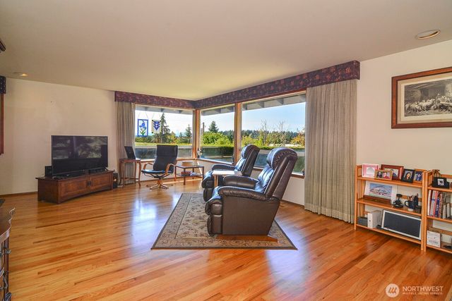 425 SW 183rd Street, Normandy Park, WA 98166