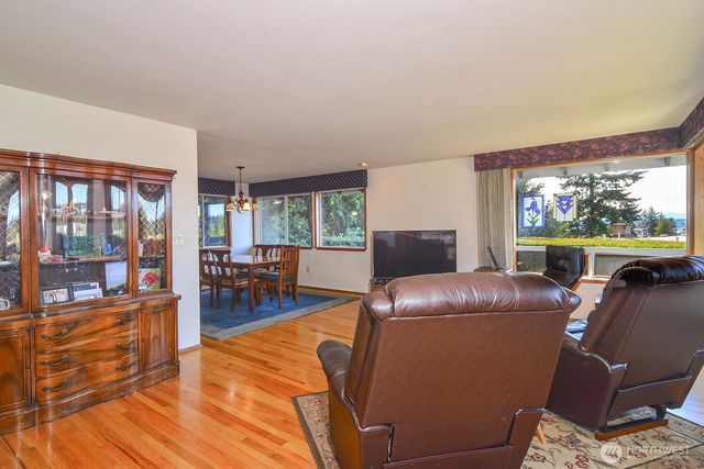 425 SW 183rd Street, Normandy Park, WA 98166