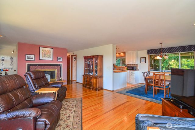 425 SW 183rd Street, Normandy Park, WA 98166