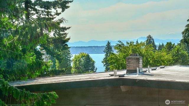 425 SW 183rd Street, Normandy Park, WA 98166