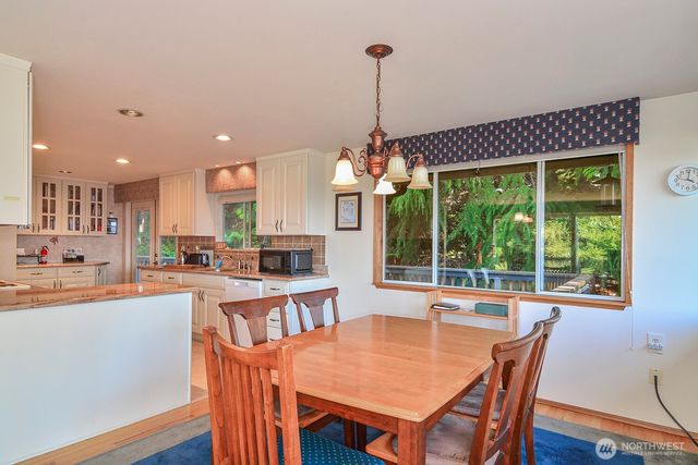 425 SW 183rd Street, Normandy Park, WA 98166