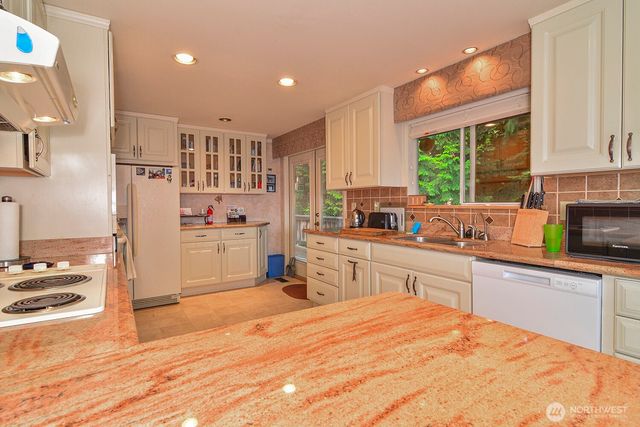 425 SW 183rd Street, Normandy Park, WA 98166