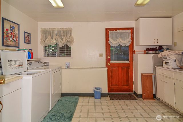 425 SW 183rd Street, Normandy Park, WA 98166