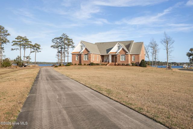 135 Waterway Drive, Havelock, NC 28532