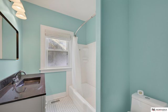 3024 Lincoln Boulevard, Omaha, NE 68131