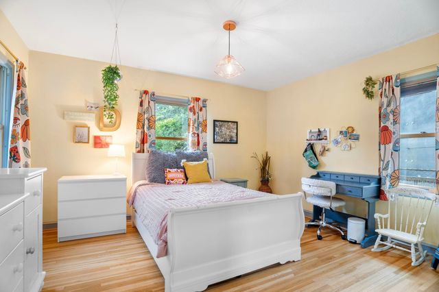 1017 Thomas Avenue S, Minneapolis, MN 55405