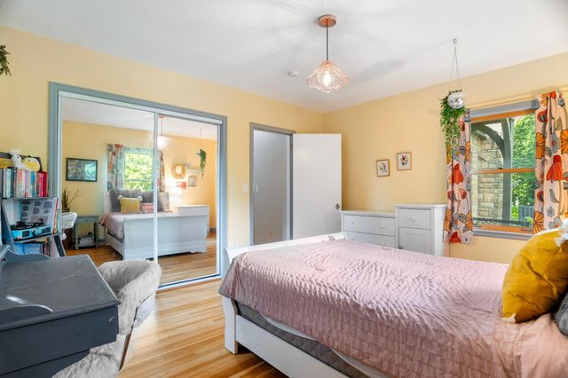 1017 Thomas Avenue S, Minneapolis, MN 55405