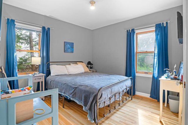 1017 Thomas Avenue S, Minneapolis, MN 55405