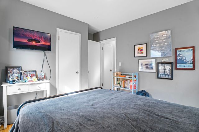 1017 Thomas Avenue S, Minneapolis, MN 55405