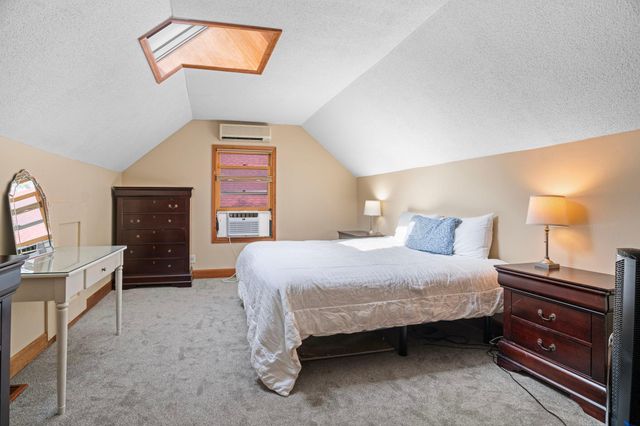 1017 Thomas Avenue S, Minneapolis, MN 55405