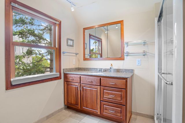 1017 Thomas Avenue S, Minneapolis, MN 55405