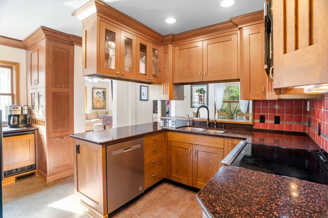 1017 Thomas Avenue S, Minneapolis, MN 55405