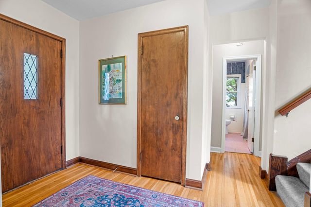 1017 Thomas Avenue S, Minneapolis, MN 55405