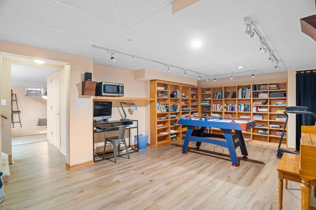 1017 Thomas Avenue S, Minneapolis, MN 55405